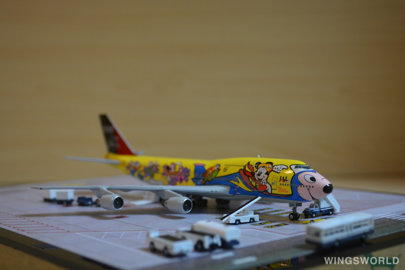 Phoenix 1:400 PH04013 Japan Airlines 日本航空 Boeing 747-400 JA8084