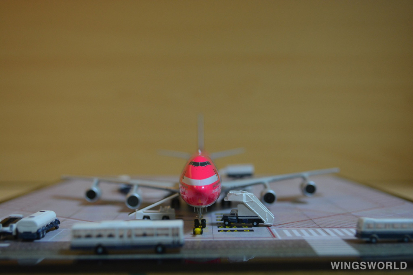 Phoenix 1:400 PH04031 Japan Airlines 日本航空 Boeing 747-400 JA8904