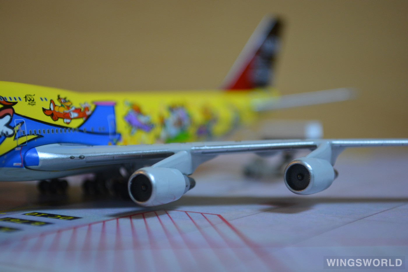 Phoenix 1:400 PH04013 Japan Airlines 日本航空 Boeing 747-400 JA8084