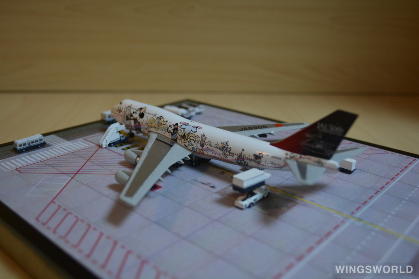 Phoenix 1:400 PH04024 Japan Airlines 日本航空 Boeing 747-400 JA8908