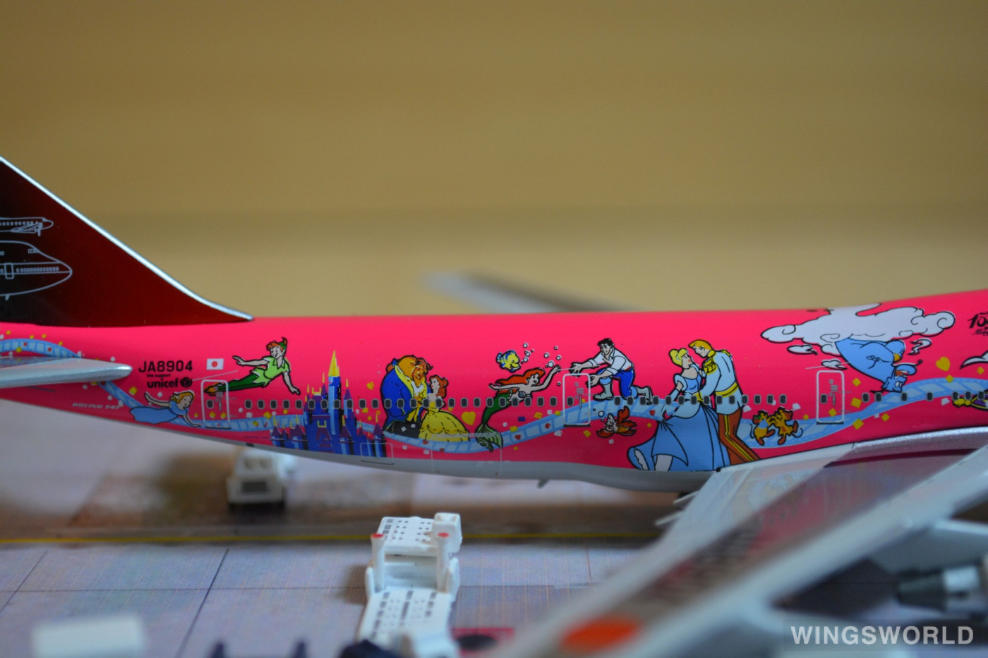 Phoenix 1:400 PH04031 Japan Airlines 日本航空 Boeing 747-400 JA8904