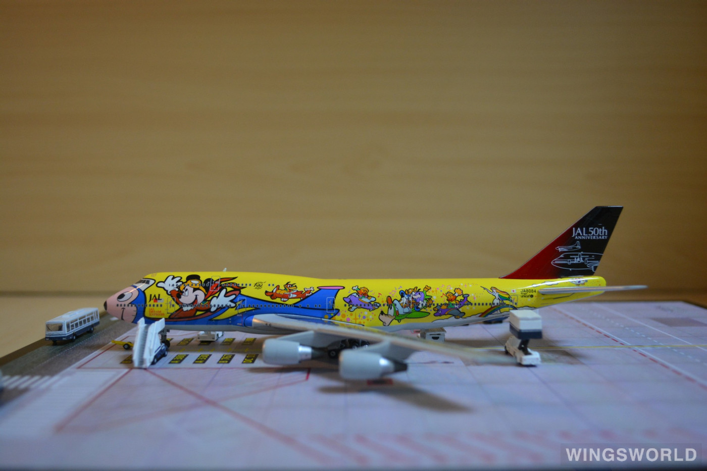 Phoenix 1:400 PH04013 Japan Airlines 日本航空 Boeing 747-400 JA8084