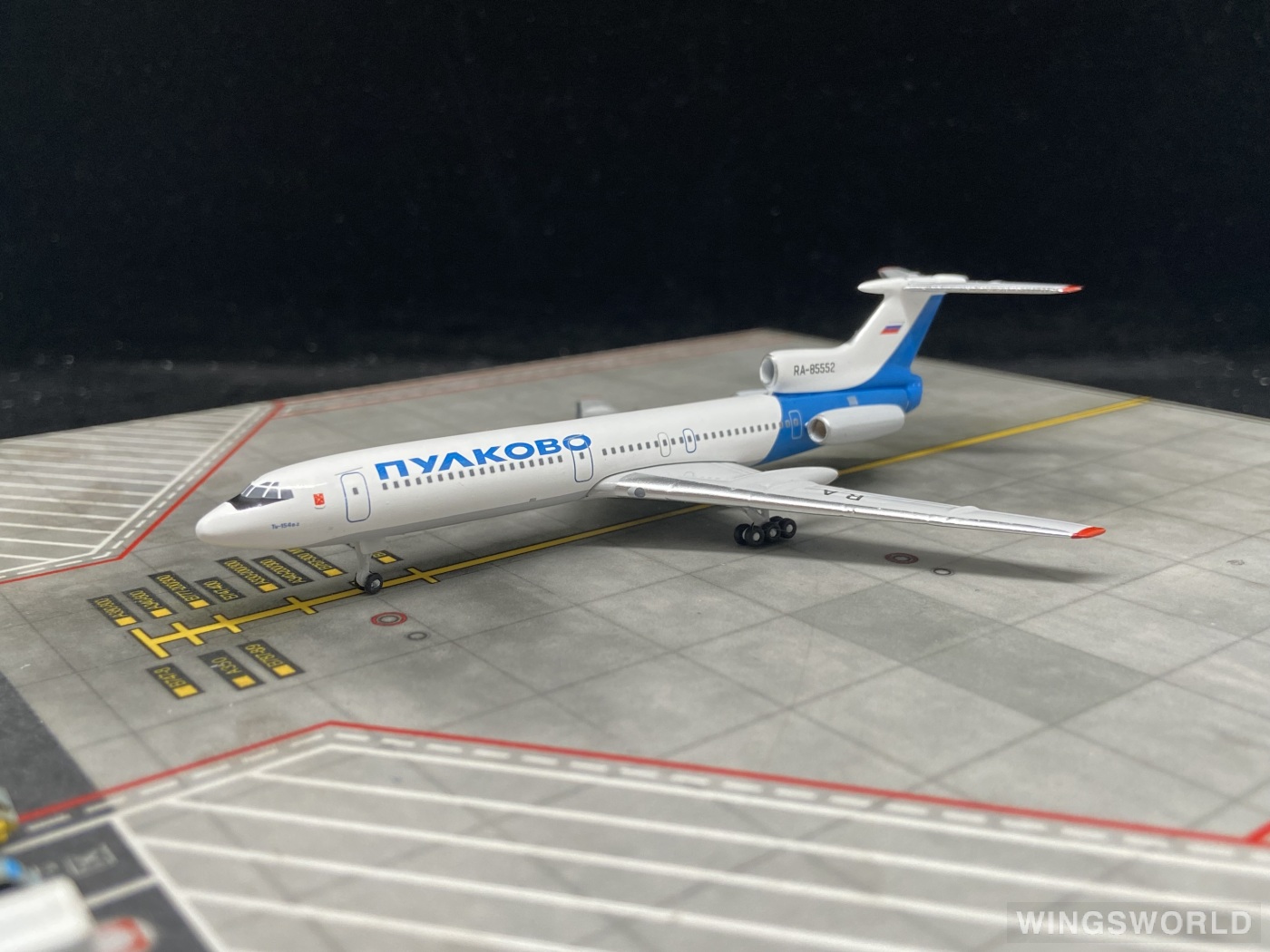 AeroClassics 1:400 AC411311 Pulkovo Aviation Tupolev Tu-154 RA-85552