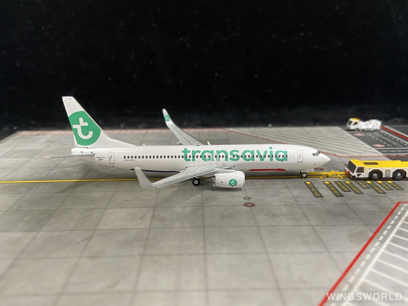 Geminijets 1:400 GJTRA1977 Transavia 泛航航空 Boeing 737-800 PH-HZV