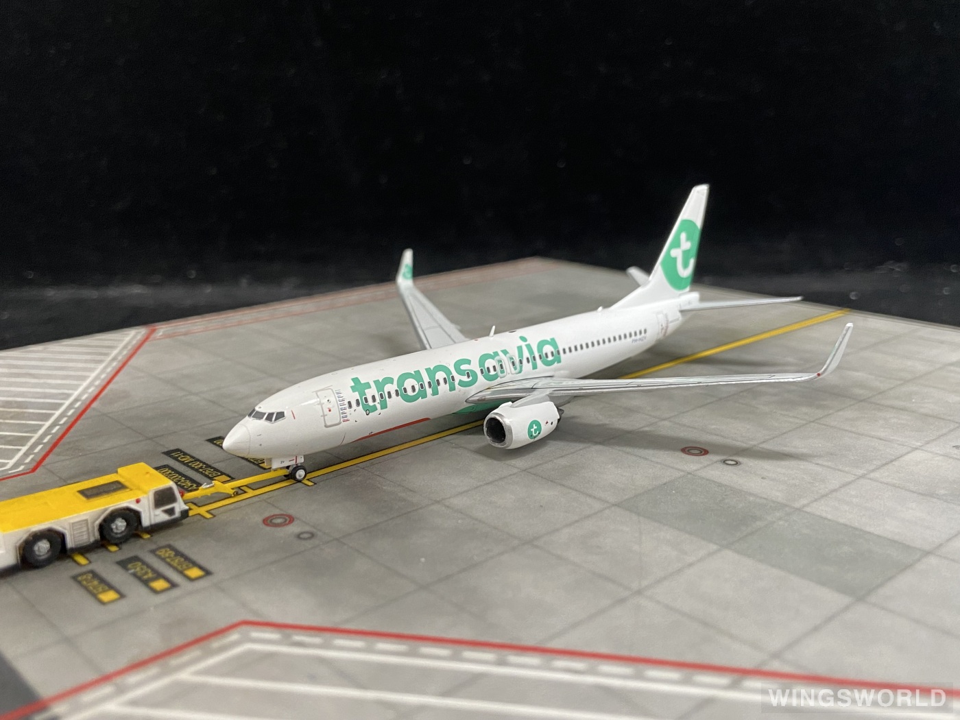 Geminijets 1:400 GJTRA1977 Transavia 泛航航空 Boeing 737-800 PH-HZV