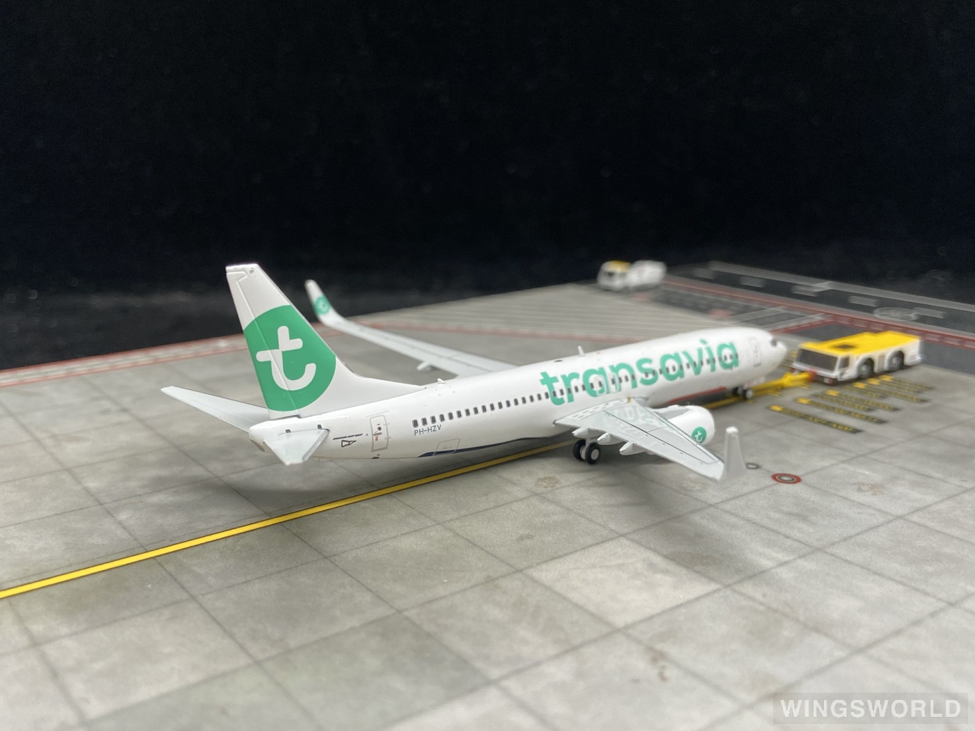 Geminijets 1:400 GJTRA1977 Transavia 泛航航空 Boeing 737-800 PH-HZV