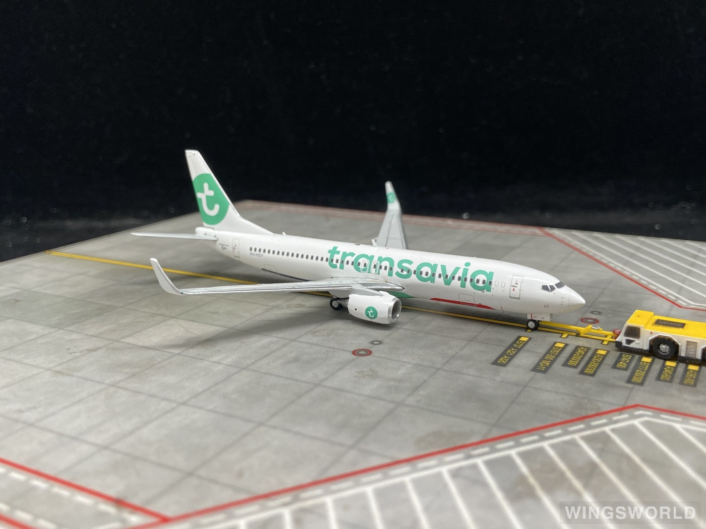 Geminijets 1:400 GJTRA1977 Transavia 泛航航空 Boeing 737-800 PH-HZV