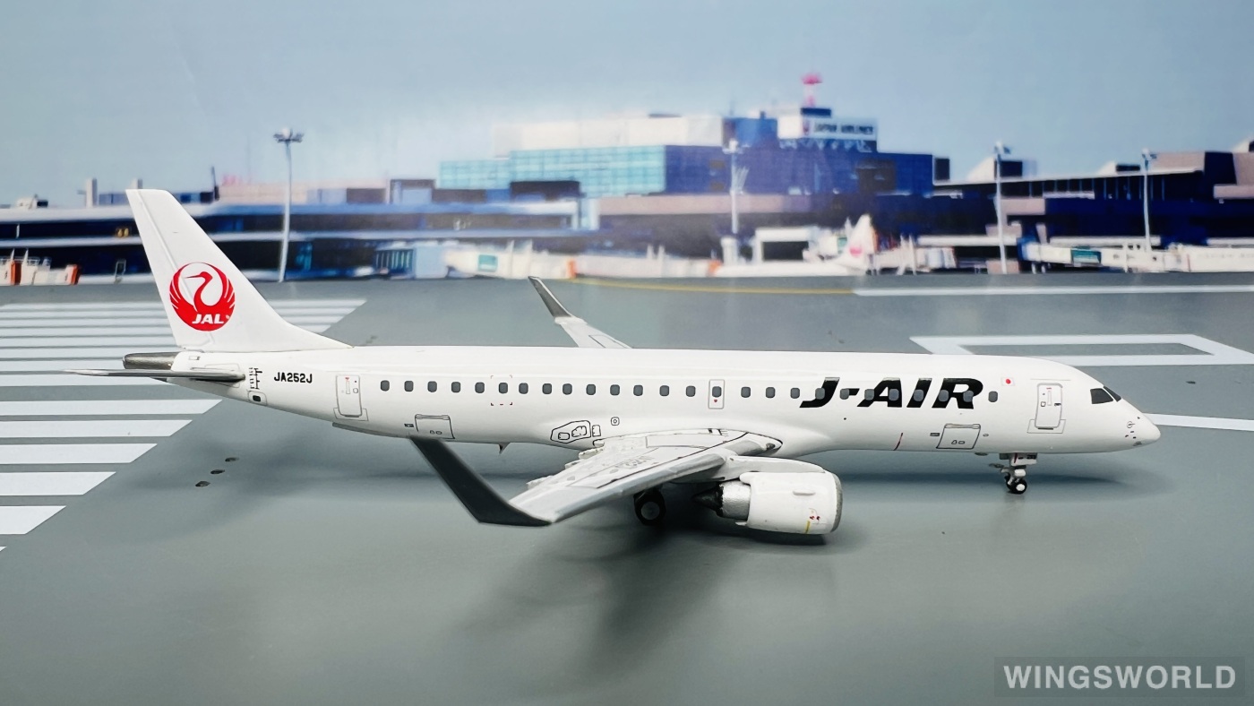 JC Wings 1:400 Embraer ERJ-190 J-AIR EW4190003 JA252J 的照片