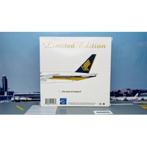 Singapore Airlines 新加坡航空 Boeing 777-200 9V-SQI 1990s colors. With rolling gears. PH10198 Phoenix 1:400