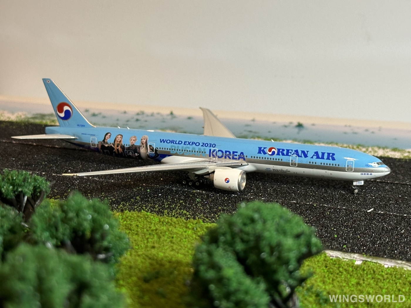 Phoenix 1:400 PH04562 Korean Air 大韩航空 Boeing 777-300ER HL7204