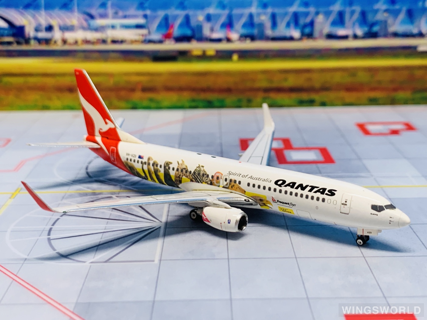 Phoenix 1:400 PH10654 Qantas 澳洲航空 Boeing 737-800 VH-VZD