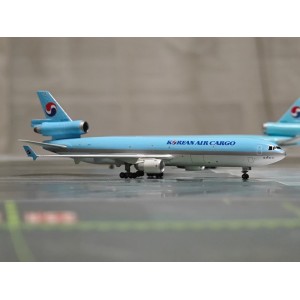 Korean Air 大韩航空 McDonnell Douglas MD-11 HL7372 1990s colors. 