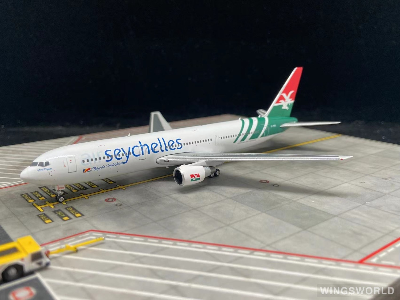 Phoenix 1:400 PH11846 Air Seychelles 塞舌尔航空 Boeing 767-300 S7-FCS