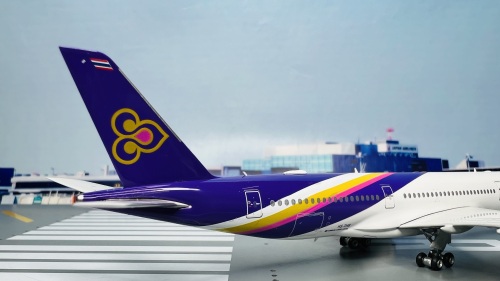 THAI タイ国際航空 A350-900 HS-THB 1/150 新品 THAI タイ国際航空 A350-900 HS-THB 1/150 新品 - メルカリ