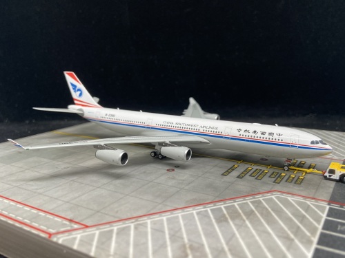 China Southwest Airlines 中国西南航空 Airbus A340-300 B-2390  PH10941 Phoenix 1:400