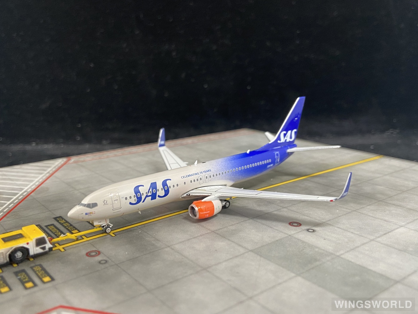 Phoenix 1:400 PH11345 SAS 北欧航空 Boeing 737-800 LN-RGI
