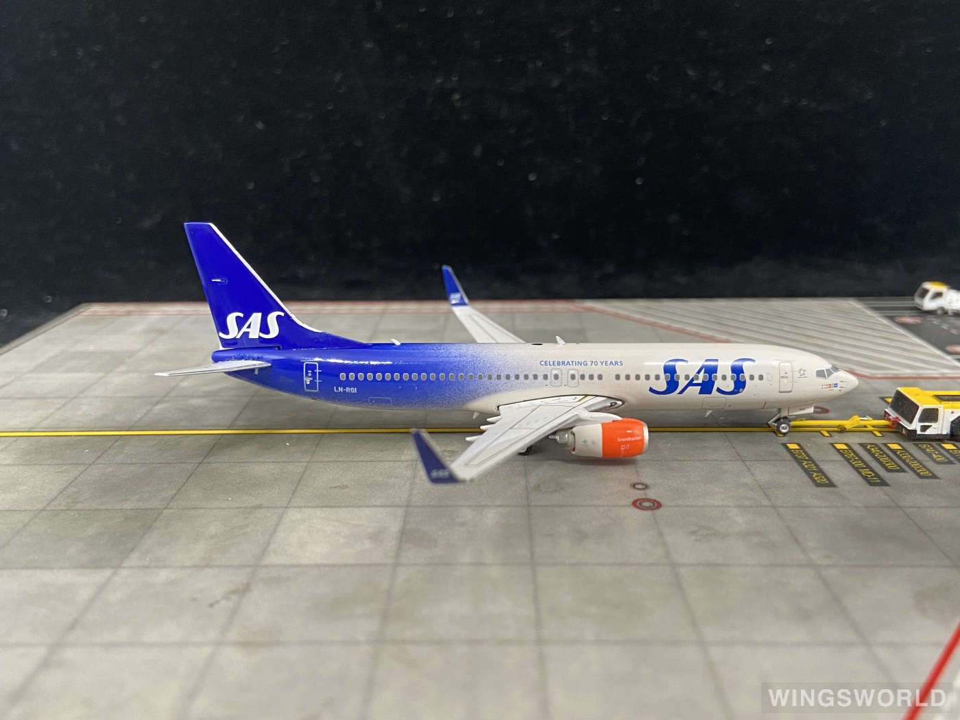Phoenix 1:400 PH11345 SAS 北欧航空 Boeing 737-800 LN-RGI