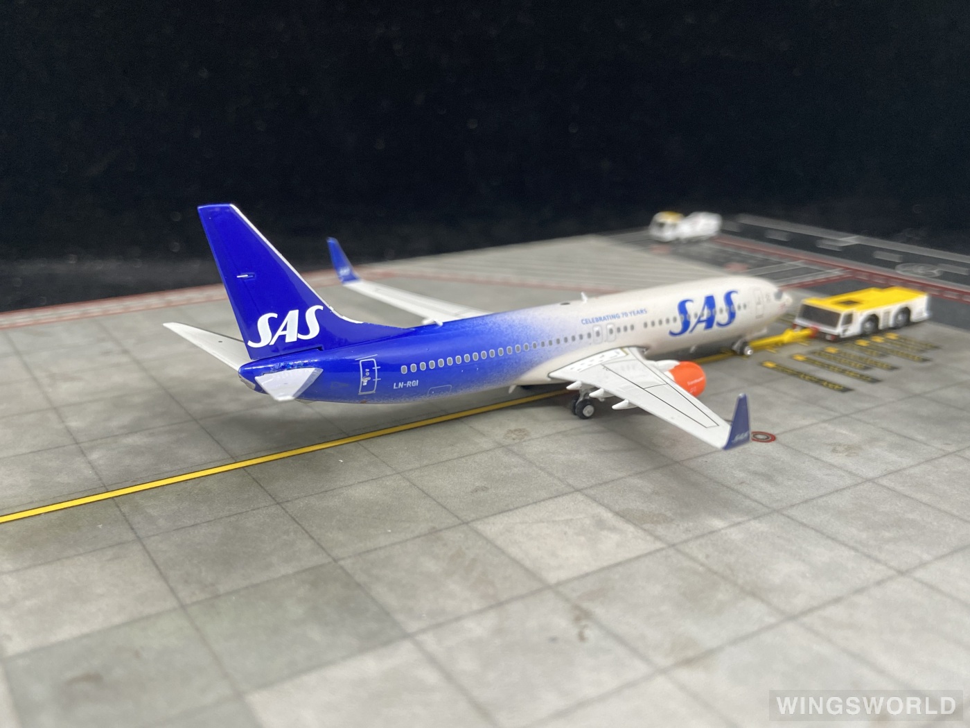 Phoenix 1:400 PH11345 SAS 北欧航空 Boeing 737-800 LN-RGI