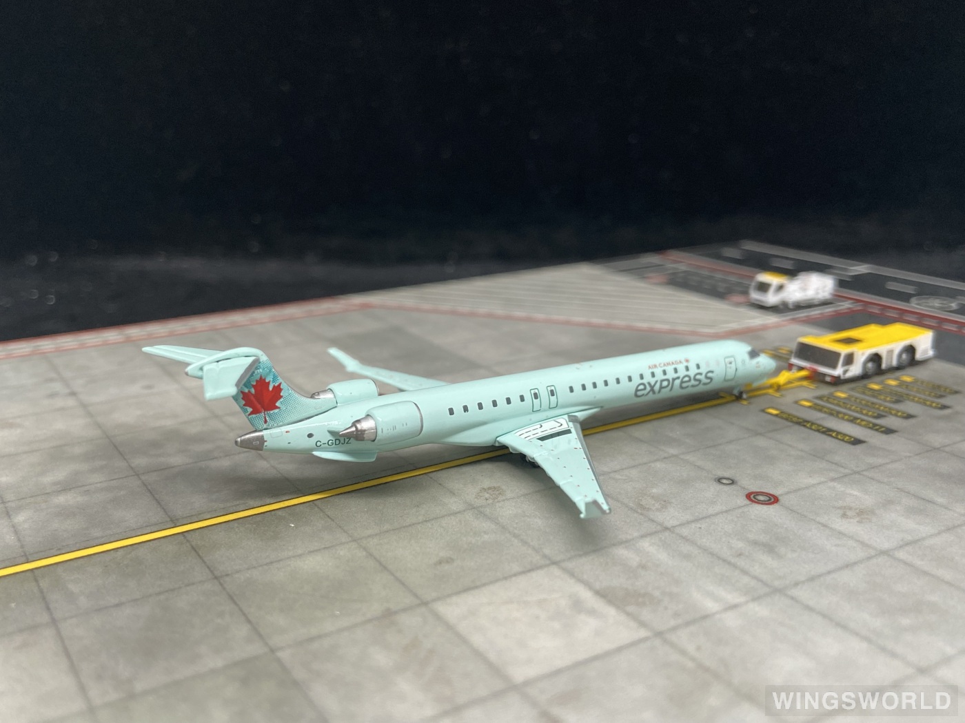 Geminijets 1:400 GJACA1260 Air Canada 加拿大航空 Bombardier CRJ900 C-GDJZ