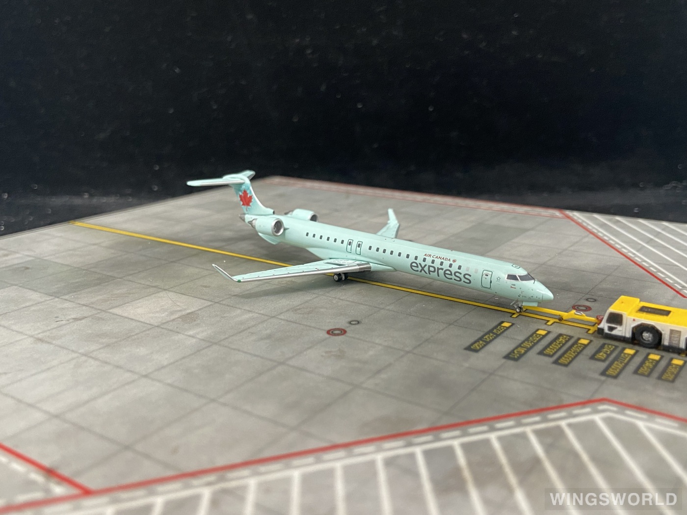 Geminijets 1:400 GJACA1260 Air Canada 加拿大航空 Bombardier CRJ900 C-GDJZ