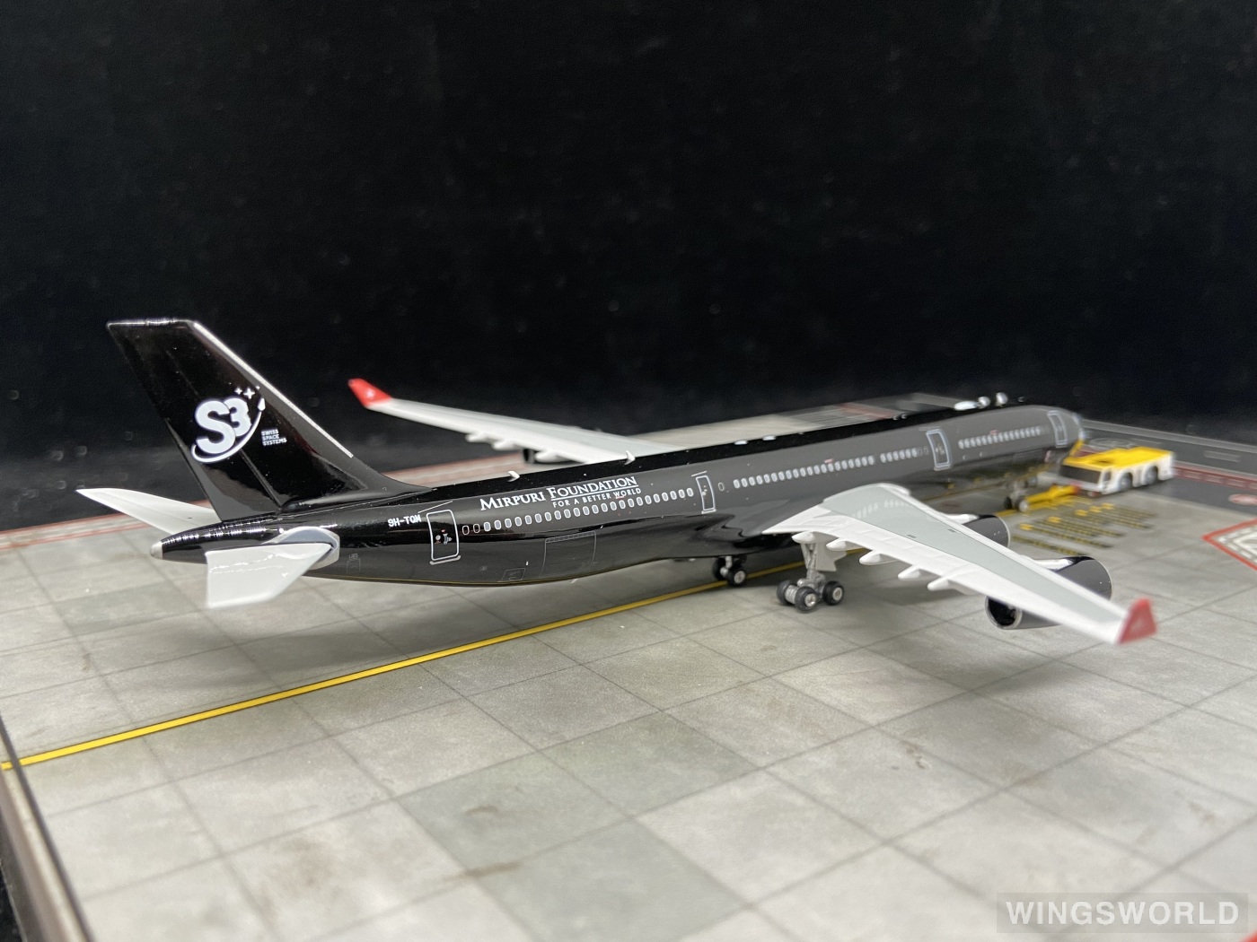 Phoenix 1:400 PH04161 Hi Fly 葡萄牙高飞航空 Airbus A340-300 9H-TQM