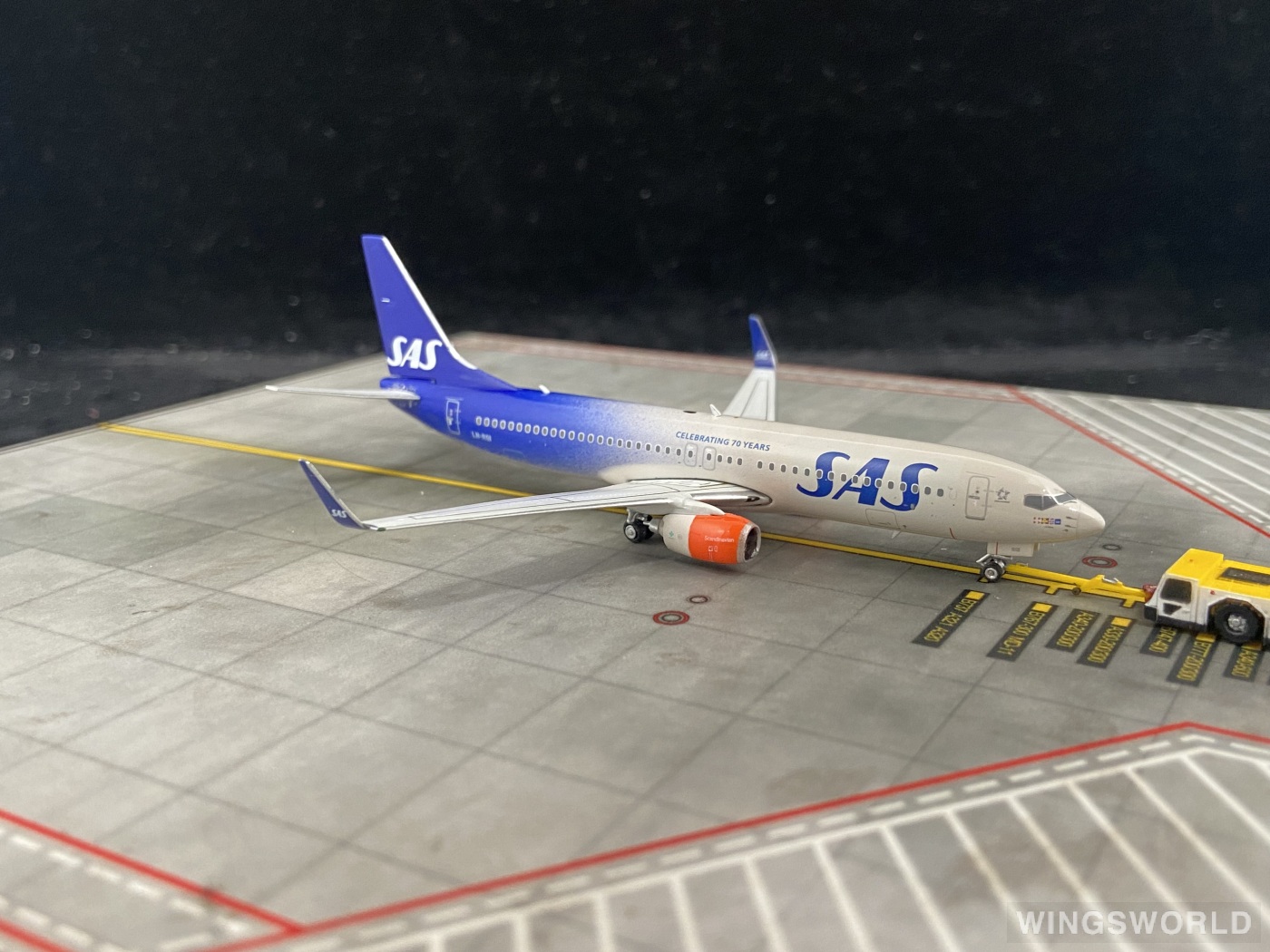 Phoenix 1:400 PH11345 SAS 北欧航空 Boeing 737-800 LN-RGI