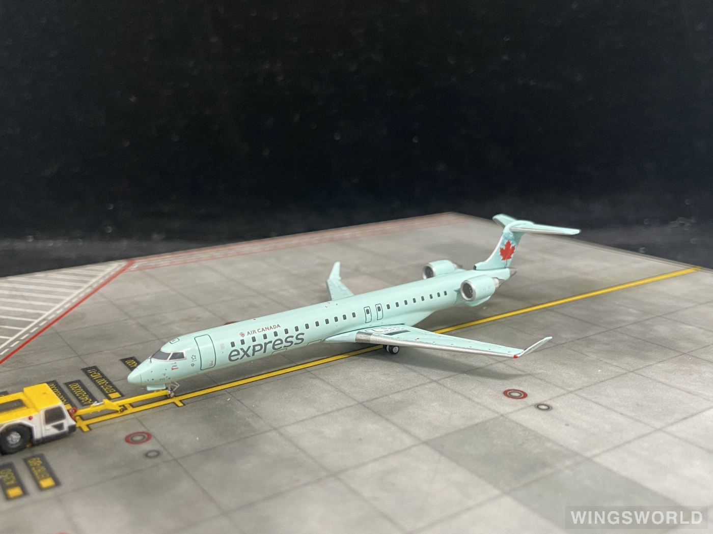 Geminijets 1:400 GJACA1260 Air Canada 加拿大航空 Bombardier CRJ900 C-GDJZ