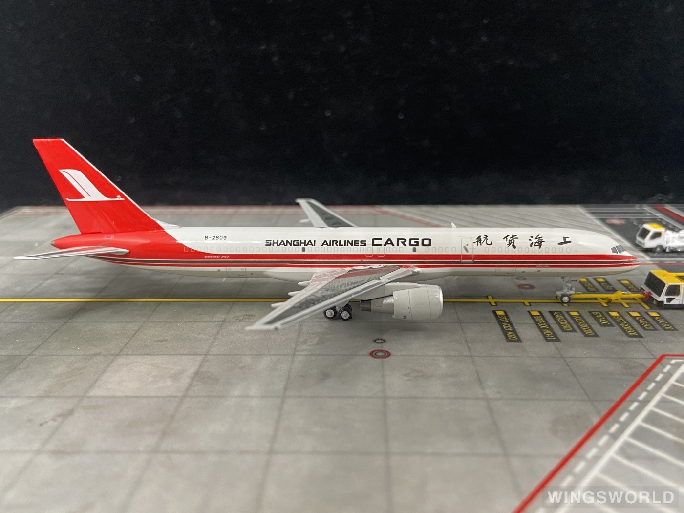 HYJLwings 1:400 HYJL57011 Shanghai Airlines 上海航空 Boeing 757-200 B-2809