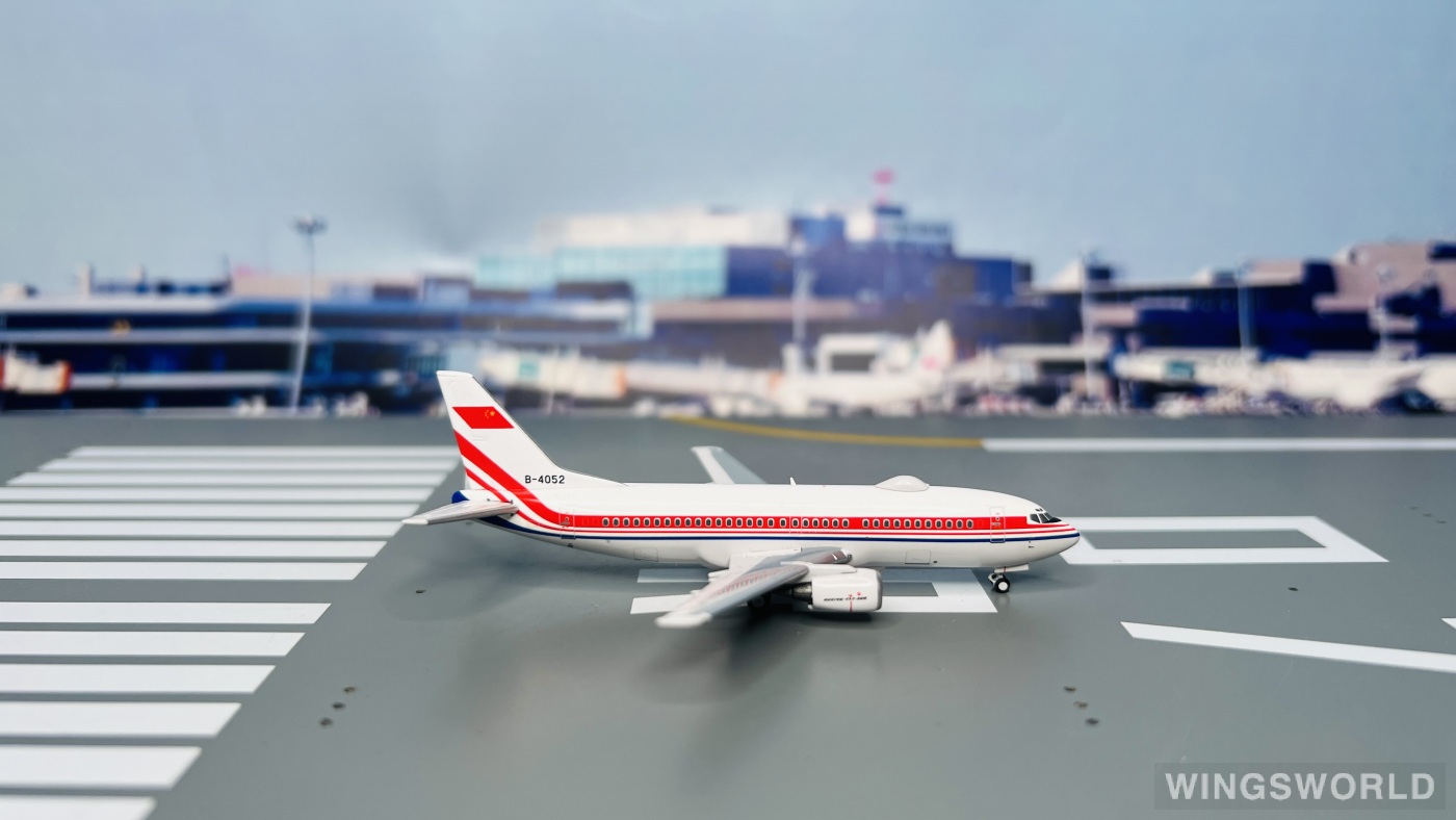 C Model 1:400 C0012 PLAAF 中国空军 Boeing 737-300 B-4052