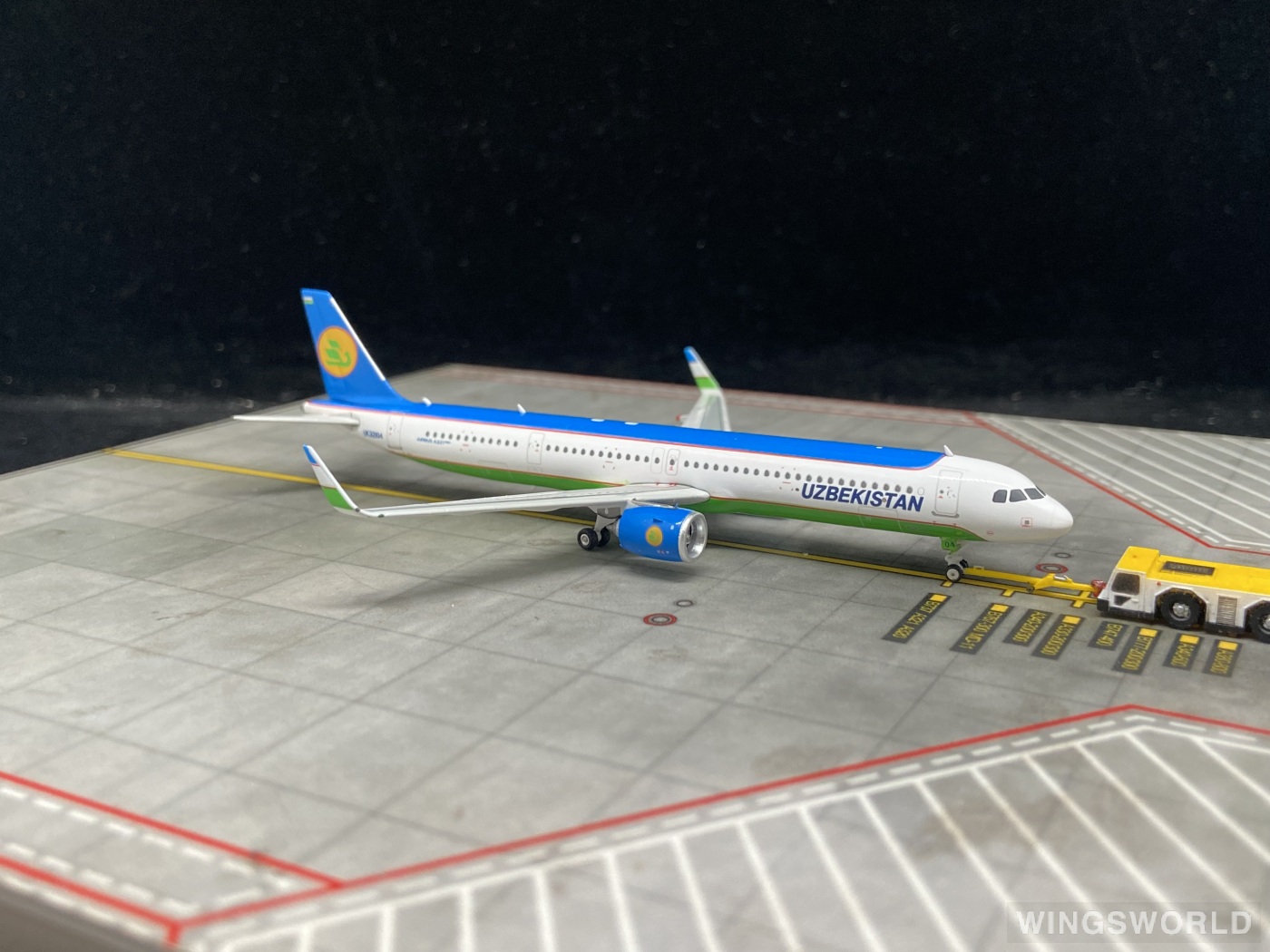 Phoenix 1:400 PH11880 Uzbekistan Airways 乌兹别克斯坦航空 Airbus A321neo UK32104