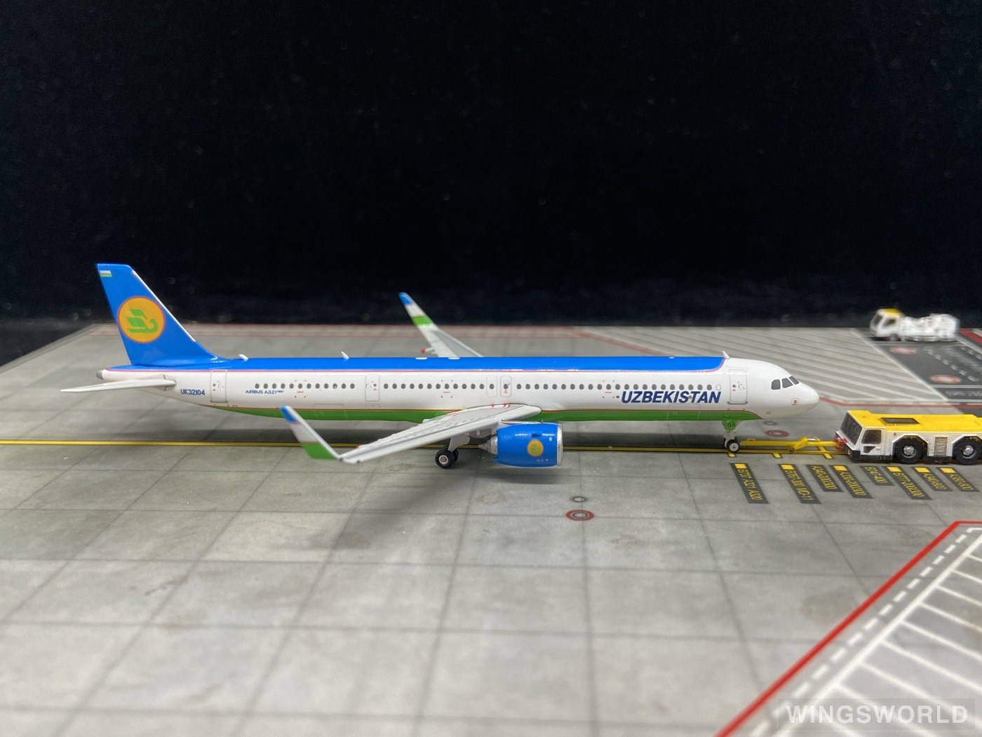 Phoenix 1:400 PH11880 Uzbekistan Airways 乌兹别克斯坦航空 Airbus A321neo UK32104