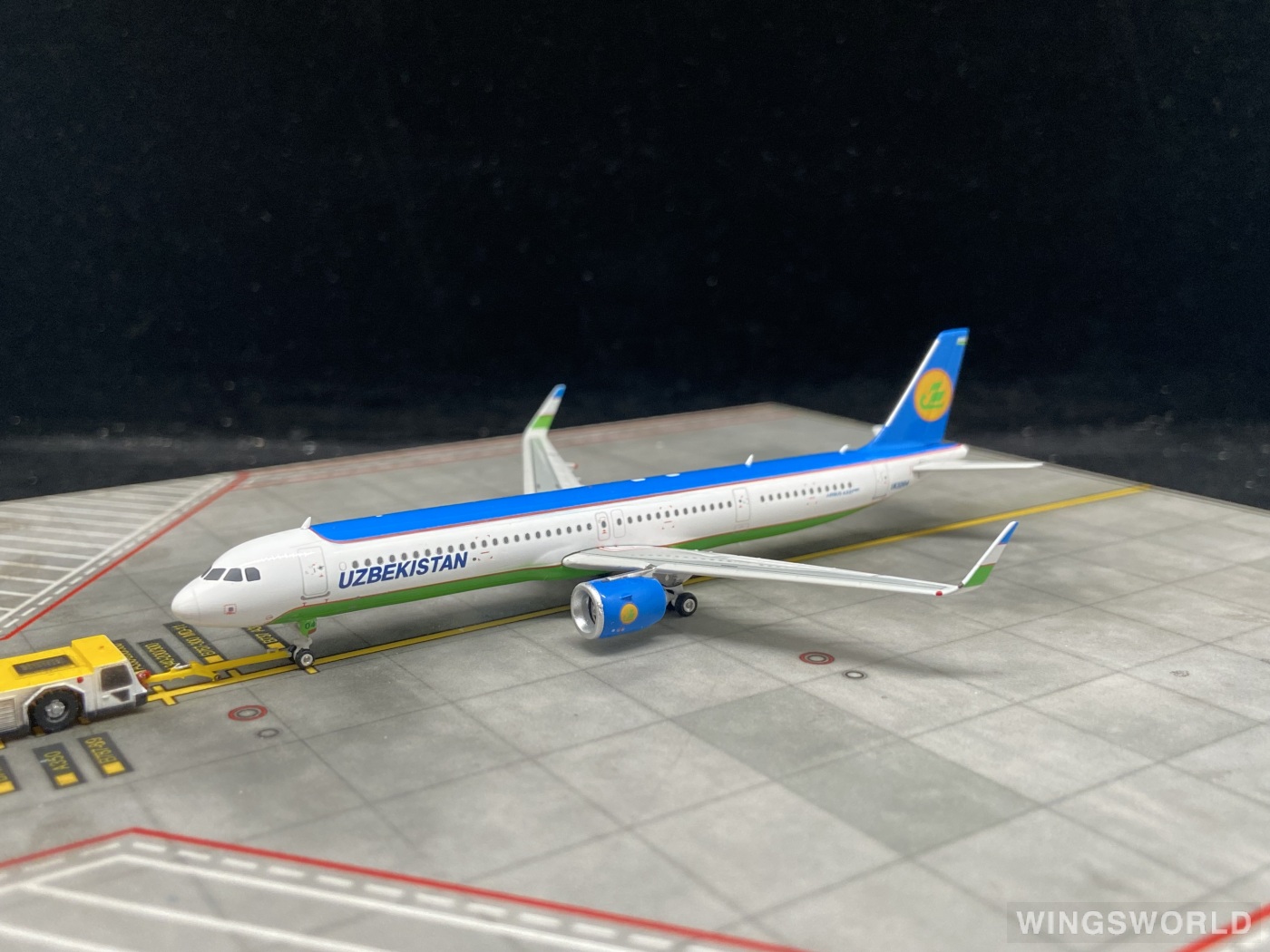 Phoenix 1:400 PH11880 Uzbekistan Airways 乌兹别克斯坦航空 Airbus A321neo UK32104