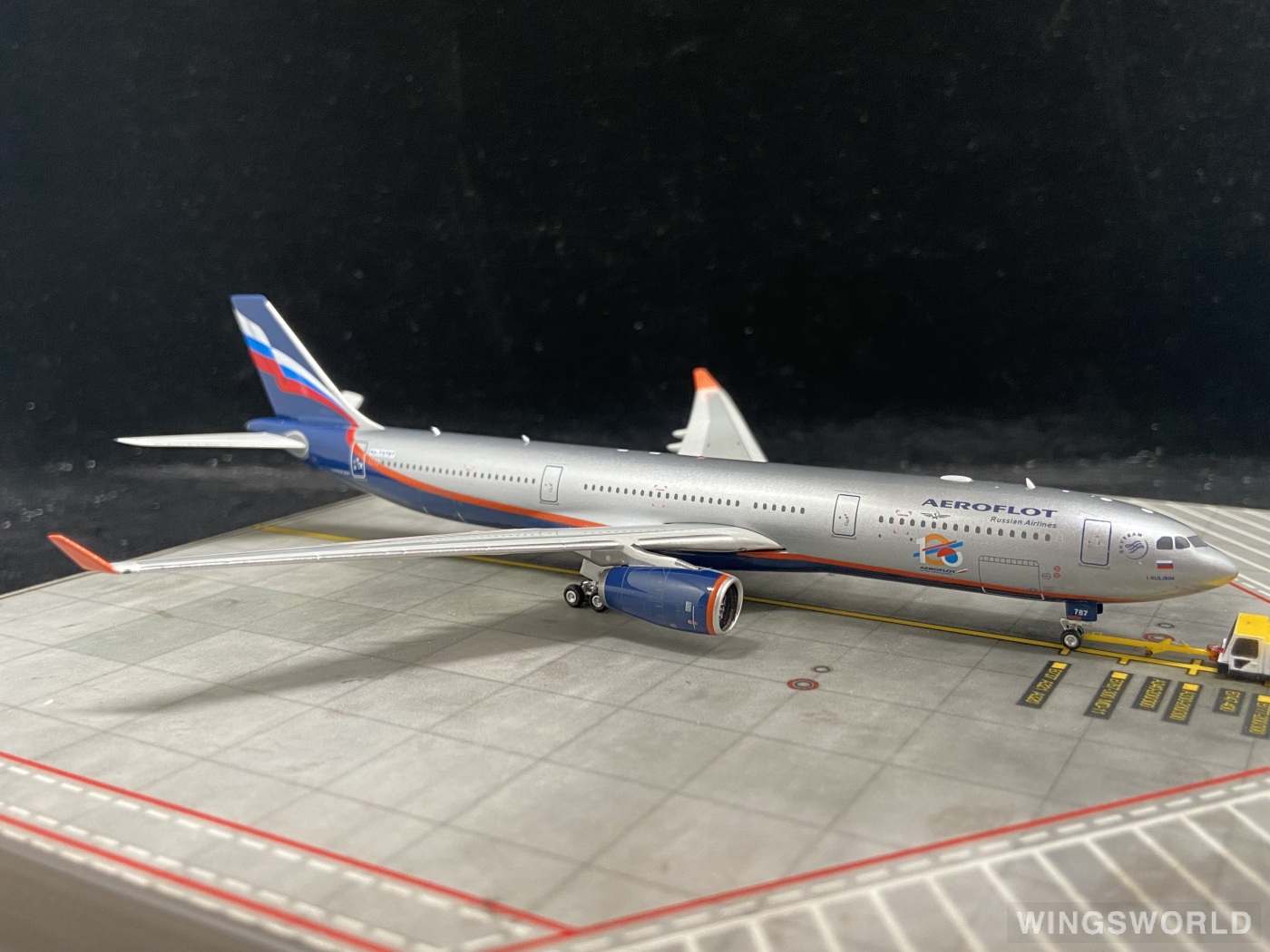 Phoenix 1:400 PH11875 Aeroflot 俄罗斯航空 Airbus A330-300 RA-73787