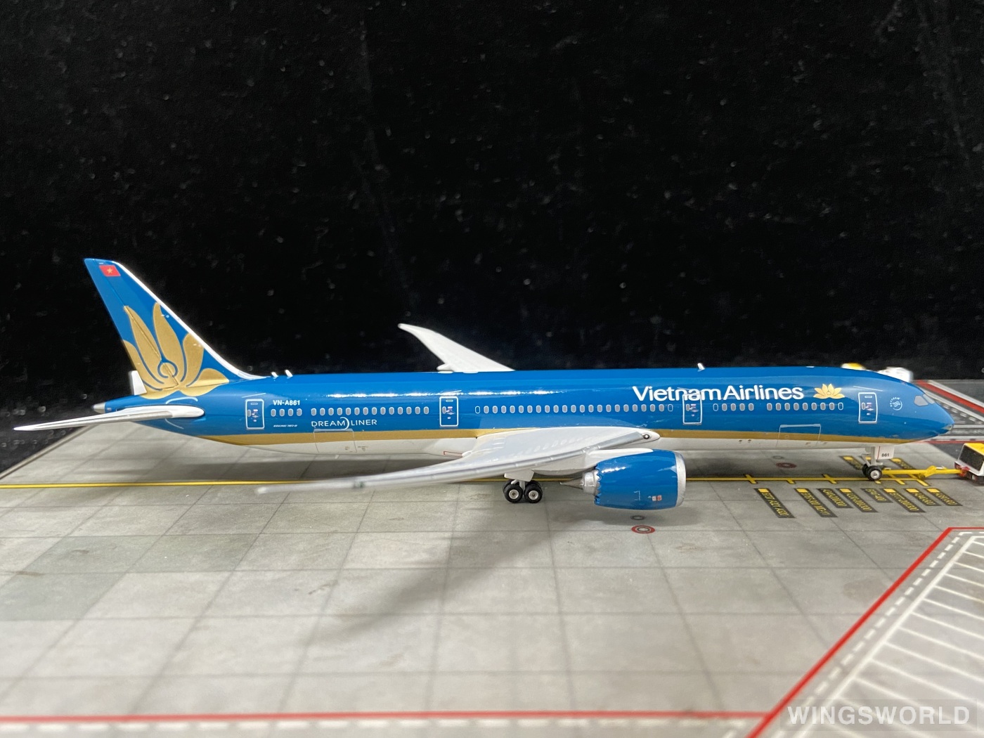 Phoenix 1:400 PH11136 Vietnam Airlines 越南航空 Boeing 787-9 VNA861