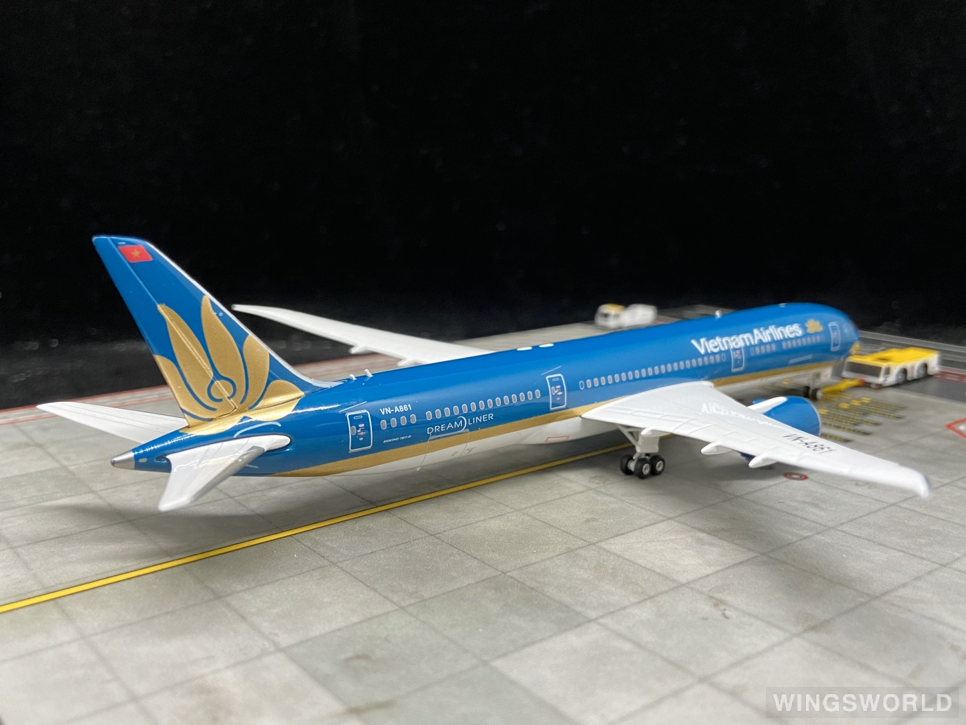 Phoenix 1:400 PH11136 Vietnam Airlines 越南航空 Boeing 787-9 VNA861