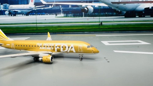 Fuji Dream Airlines 富士梦幻航空 Embraer ERJ-175 JA09FJ  EW4175004 JC Wings 1:400
