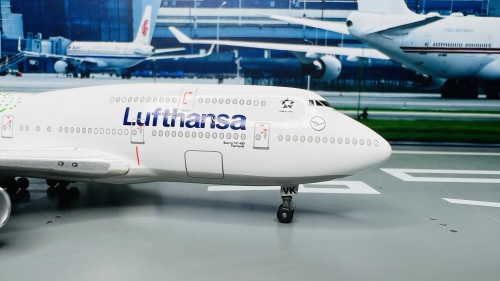 Lufthansa 汉莎航空 Boeing 747-400 D-ABVK 1990s colors. 