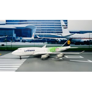 Lufthansa 汉莎航空 Boeing 747-400 D-ABVK 1990s colors. 