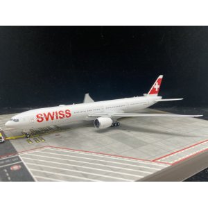 Swiss 瑞士国际航空 Boeing 777-300ER HB-JNC 2012s colors. With rolling gears. PH11266 Phoenix 1:400