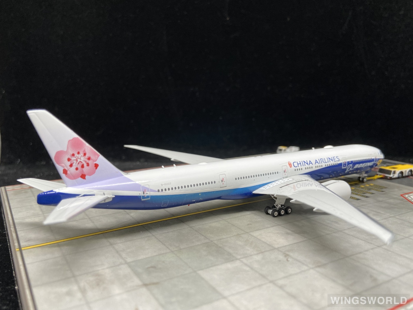 Phoenix 1:400 PH04092 China Airlines 中华航空 Boeing 777-300ER B-18007