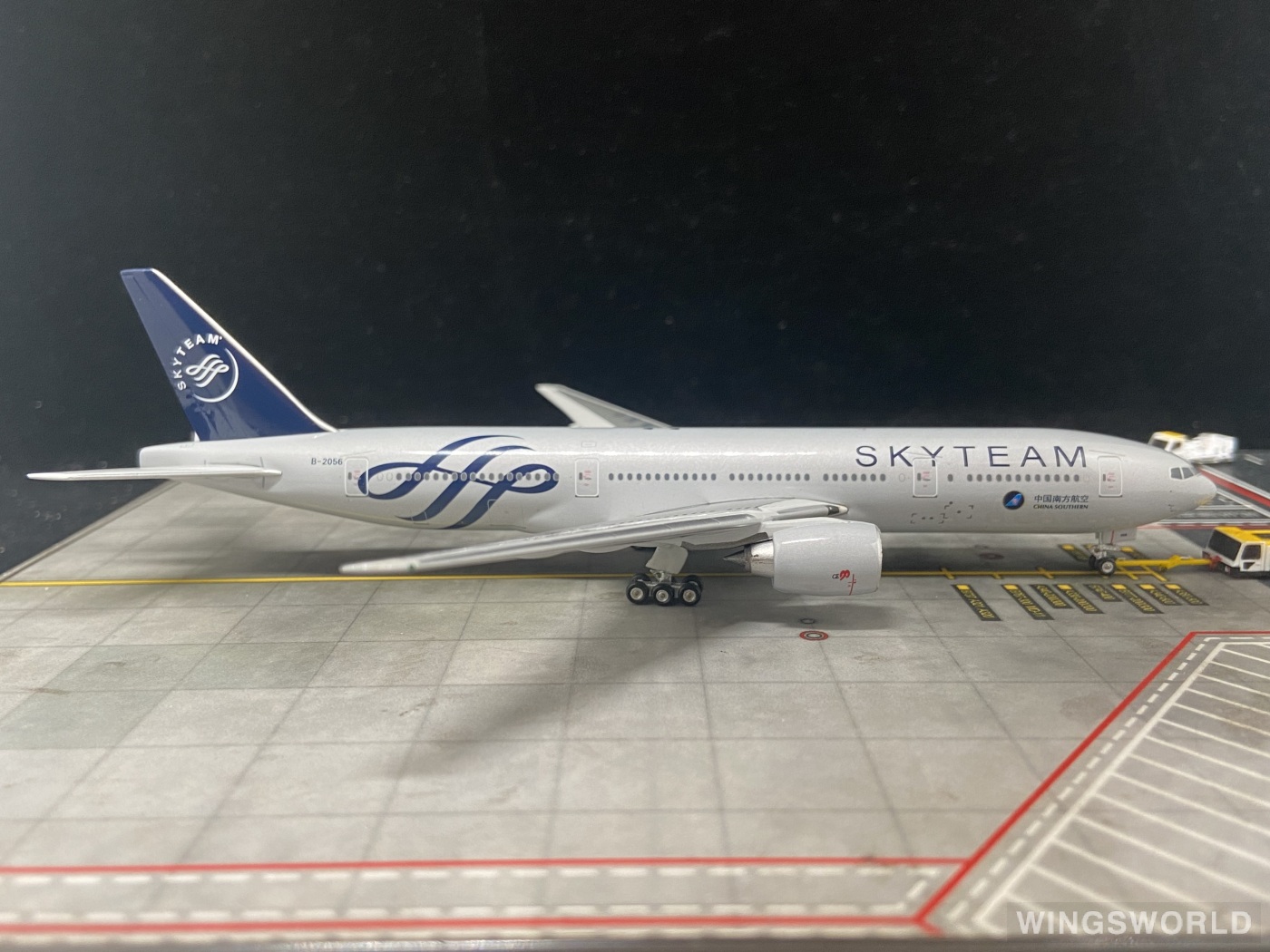 Phoenix 1:400 PH10333 China Southern 中国南方航空 Boeing 777-200 B-2056