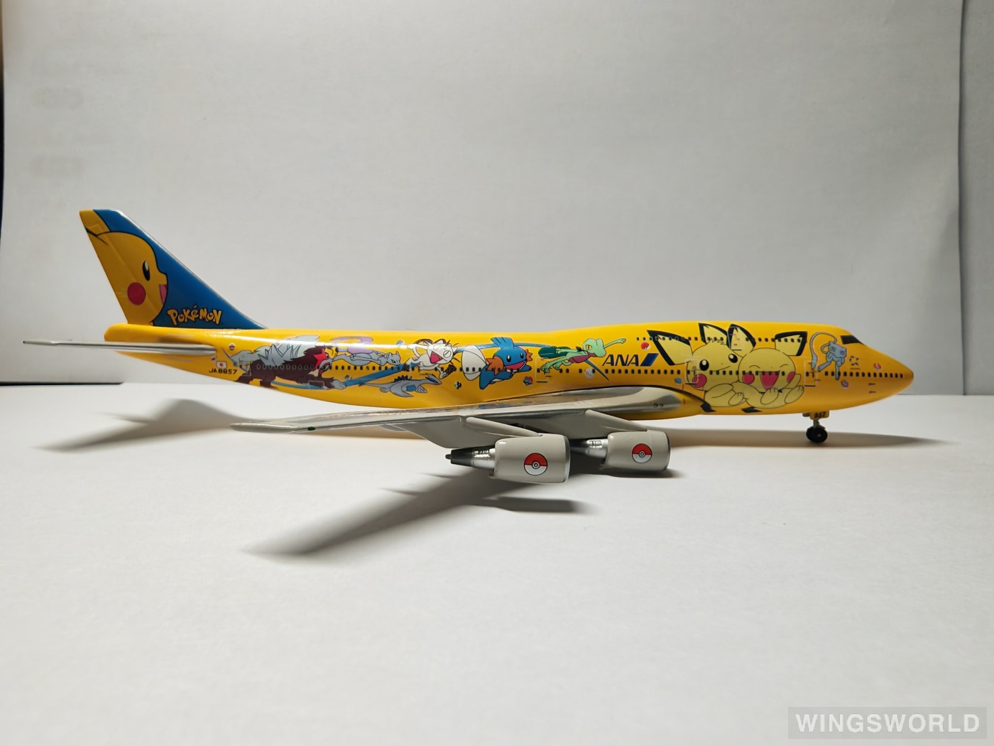 Phoenix 1:400 PH4JA8957 ANA 全日空 Boeing 747-400 JA8957
