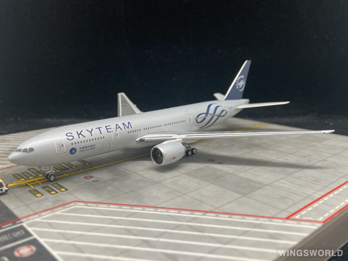 Phoenix 1:400 PH10333 China Southern 中国南方航空 Boeing 777-200 B-2056