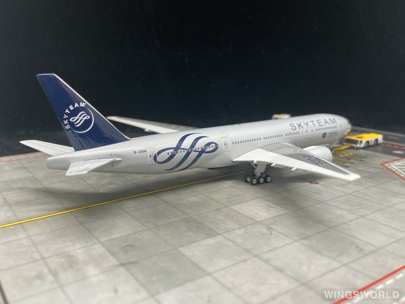 Phoenix 1:400 PH10333 China Southern 中国南方航空 Boeing 777-200 B-2056