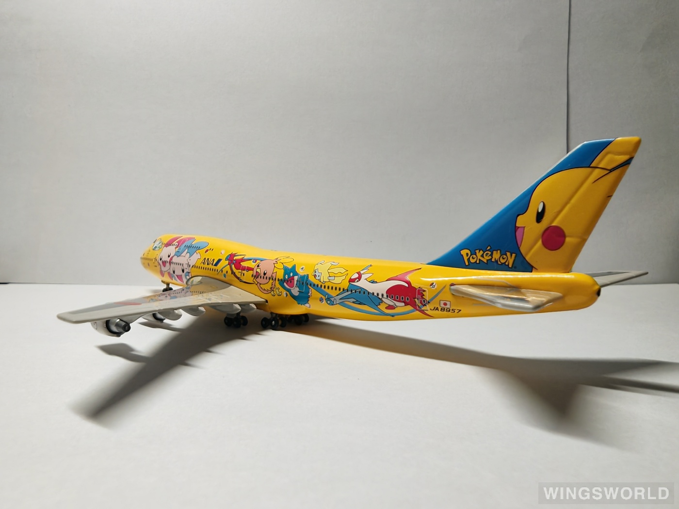 Phoenix 1:400 PH4JA8957 ANA 全日空 Boeing 747-400 JA8957