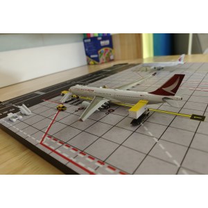 Cathay Dragon 国泰港龙航空 Airbus A330-300 B-LBF  EW4333010 JC Wings 1:400