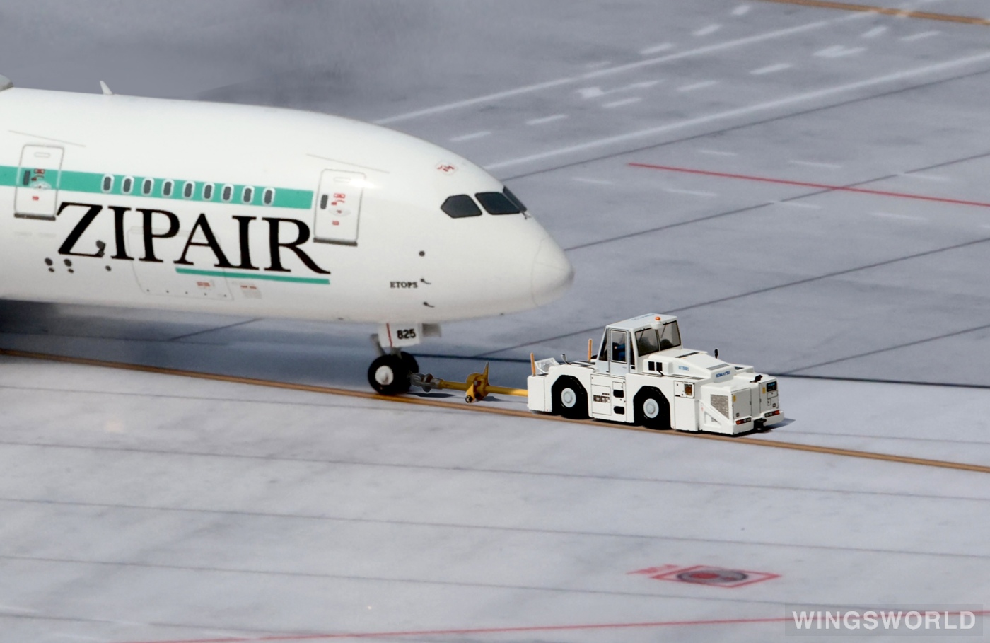 NGmodels 1:400 NG59017 ZIPAIR Boeing 787-8 JA825J