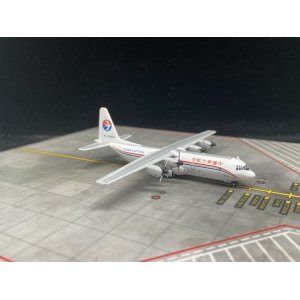 China Eastern 中国东方航空 Lockheed L-100 Hercules B-3004  YU0017 YU MODEL 1:400