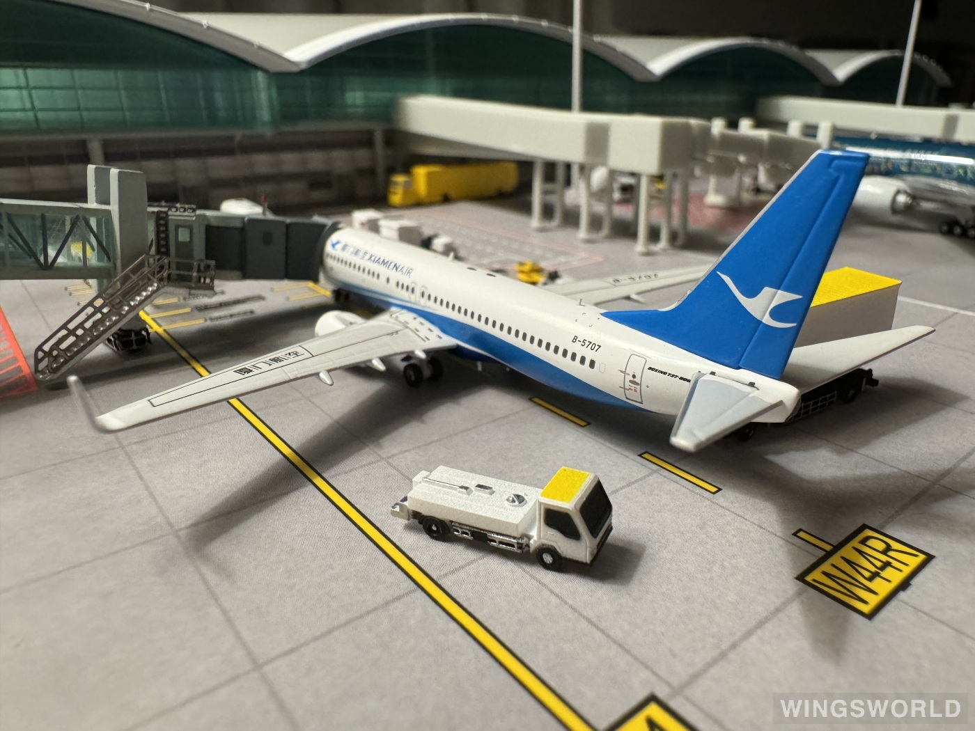 Creating Dreams Wings 1:400 CW24002 XiamenAir 厦门航空 Boeing 737-800 B-5707