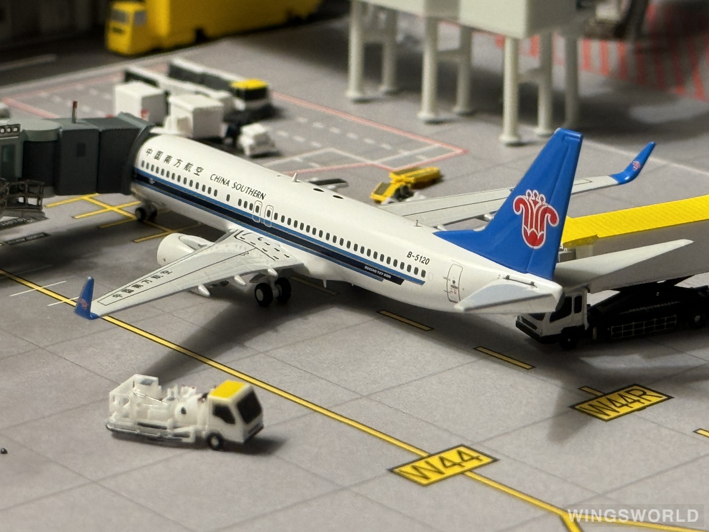 Creating Dreams Wings 1:400 38CZA2 China Southern 中国南方航空 Boeing 737-800 B-5120